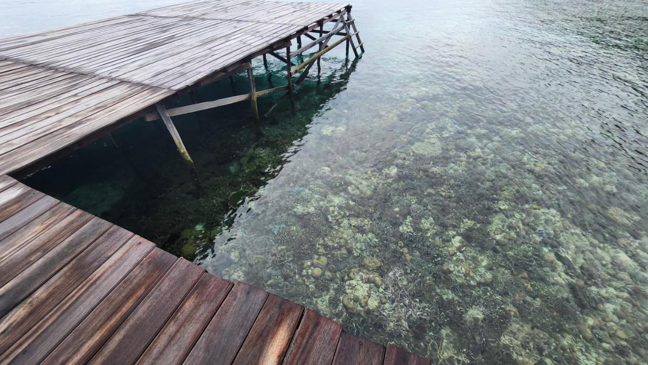 Terimakasih Homestay Pulau Mansuar Exterior foto
