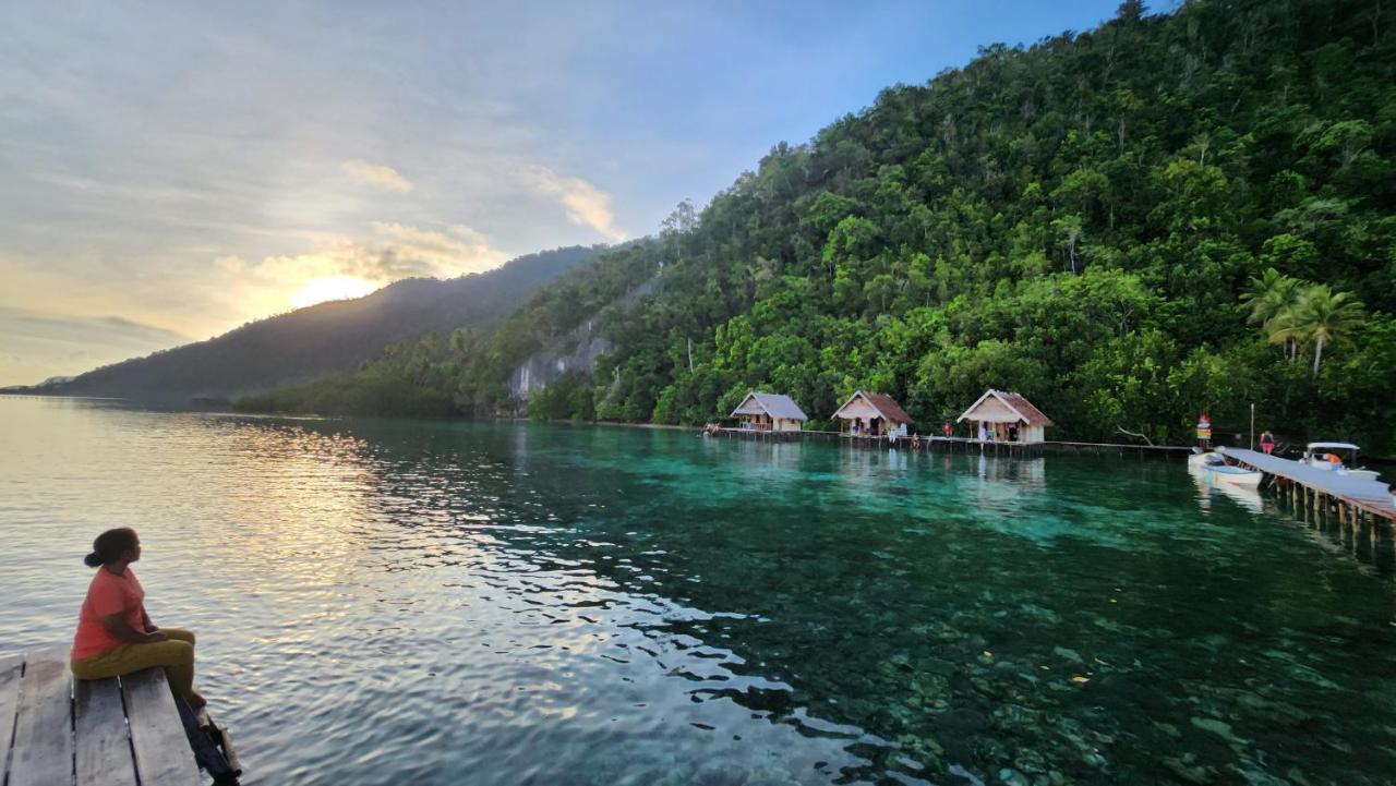 Terimakasih Homestay Pulau Mansuar Exterior foto