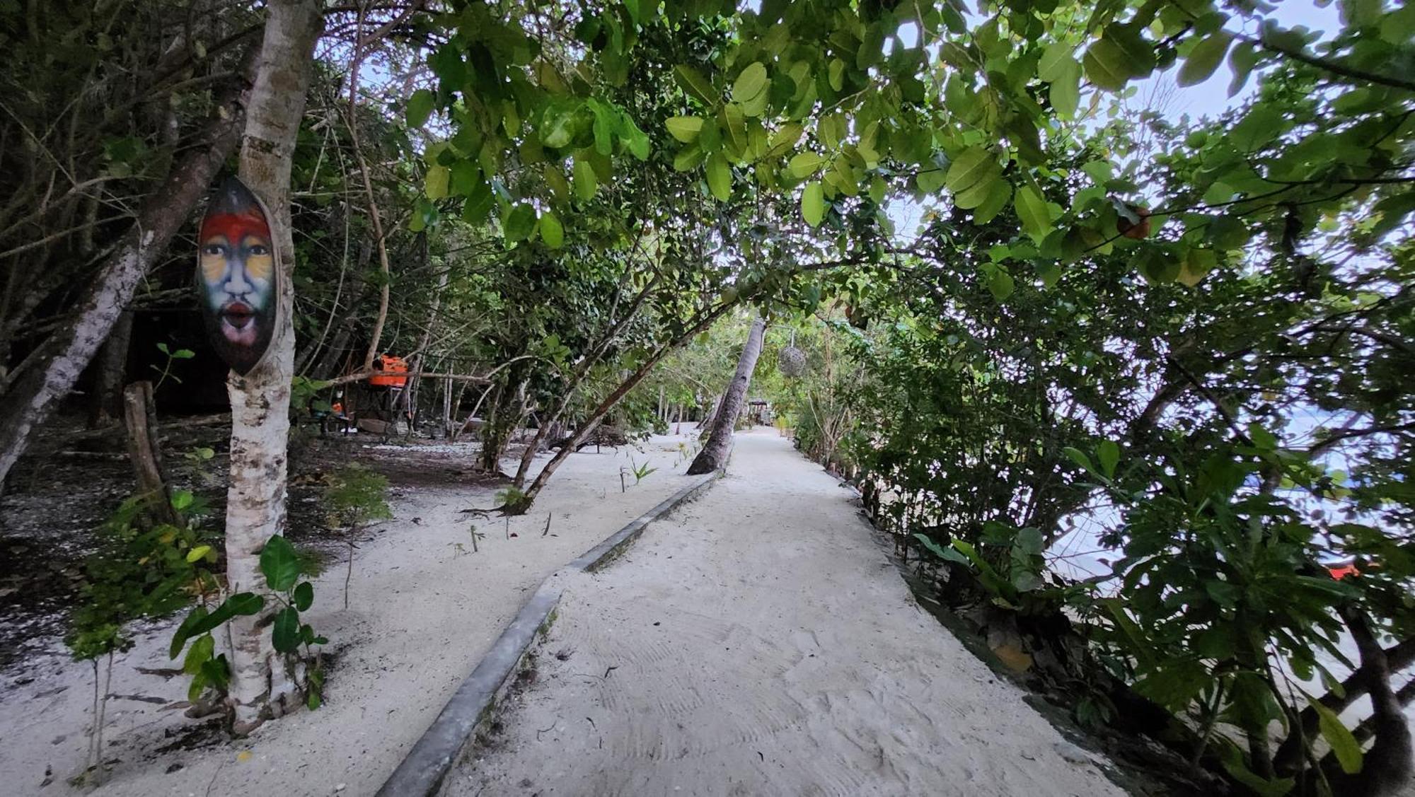 Terimakasih Homestay Pulau Mansuar Exterior foto